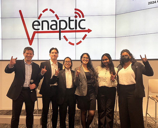 Congratulations to team Venaptic, who won $20,000 for their design for a DVT detection and monitoring system at the Cardiovascular Device Pitch Competition!

See more:
engineering.uci.edu/news/2024/10/s…