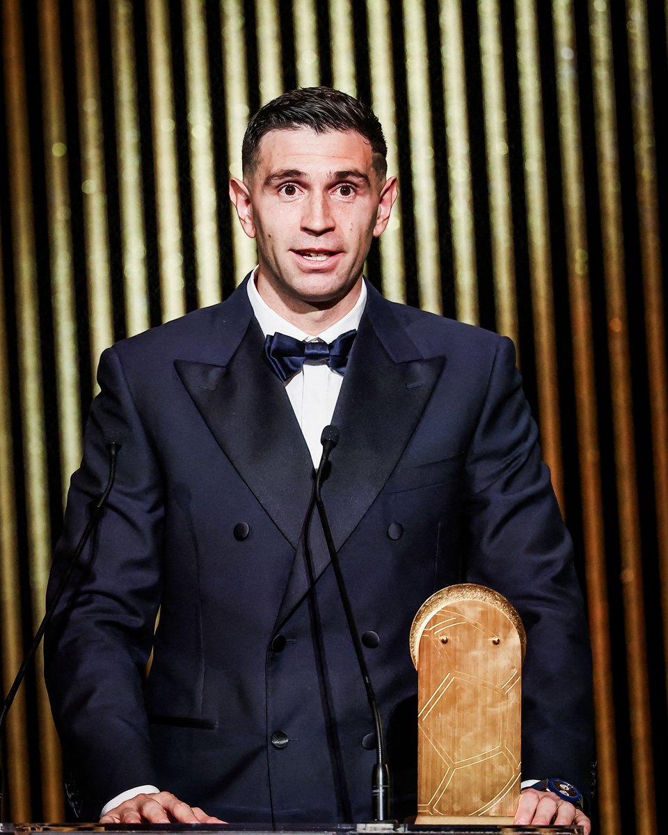 Footballtweet's tweet photo. The only man in history to win the Yashin award twice. 🧤🧤 https://t.co/3EE465HdyM