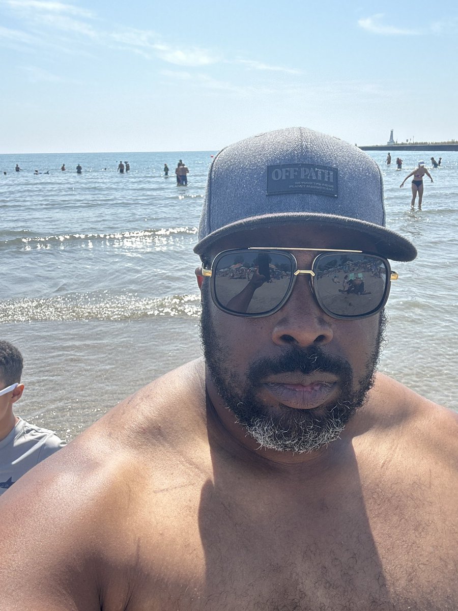 nerdydarkchoc's tweet photo. @xSarahLFC The beach is always a great view. https://t.co/IZ7Be6bX9y