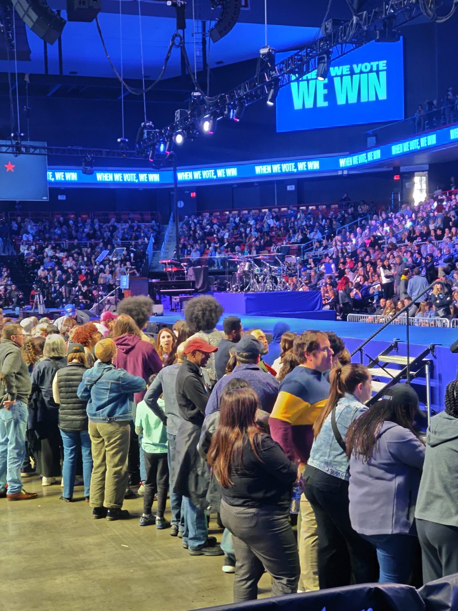 TechPsychologis's tweet image. Harris Walz rally at Temple Liacouras Center. Crowd filling up fast.
#HarrisWalz