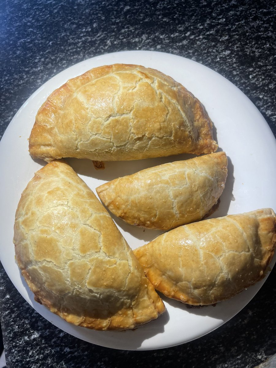 ___Bils's tweet photo. There will be meat-pie for breakfast tomorrow Insha Allah 

Send your order 

A pack of 3 is still 3k for now 

Pls retweet https://t.co/y9ulwhOUBx