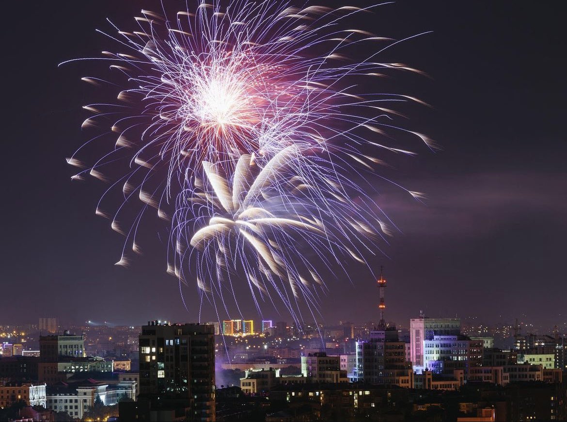 PashaXVI's tweet image. Архів. Салют над Держпромом.