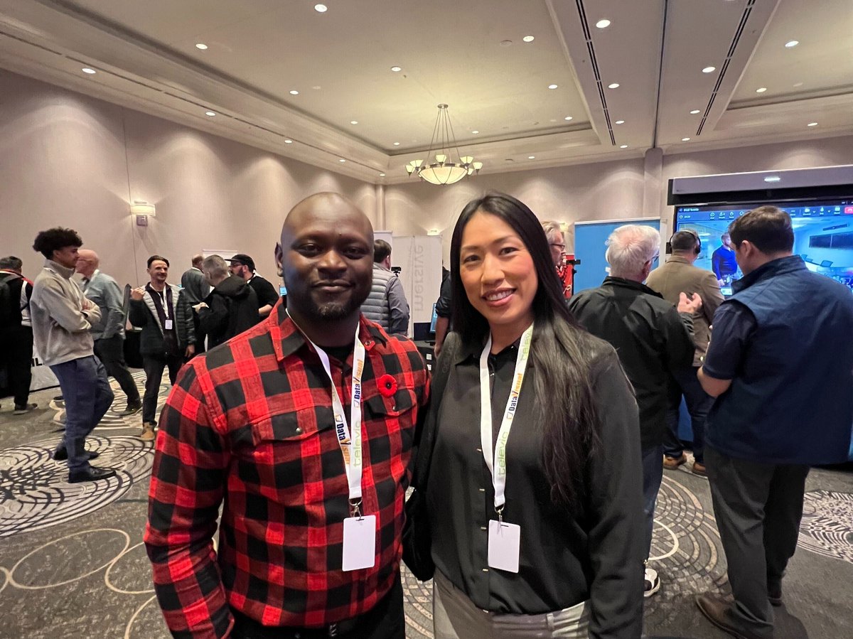 Applied_tweets's tweet image. We had a fantastic time today at the DataVisual on Display Show Toronto! 🎉
Our team—Mike Dalton, Cyril Moraes, Lily Costa, and Melisa Carrasco—enjoyed connecting with our valued partners.🚀
#DataVisual #Toronto #AVIndustry #AppliedElectronics #Barco #Televic #Planar #Nureva