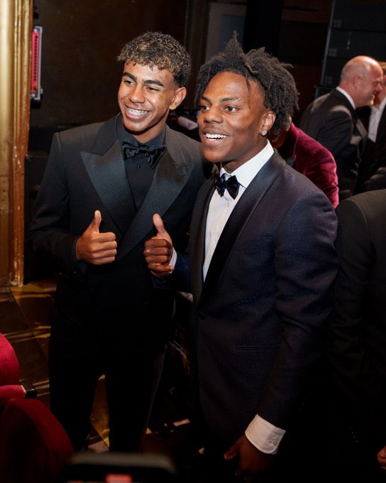 GxlDePaulinho's tweet photo. El Golden Boy Lamine Yamal y el Balón de Oro Vinicius Jr. Que bonito es el fútbol ❤️⚽️ https://t.co/NsEhWC2sKb