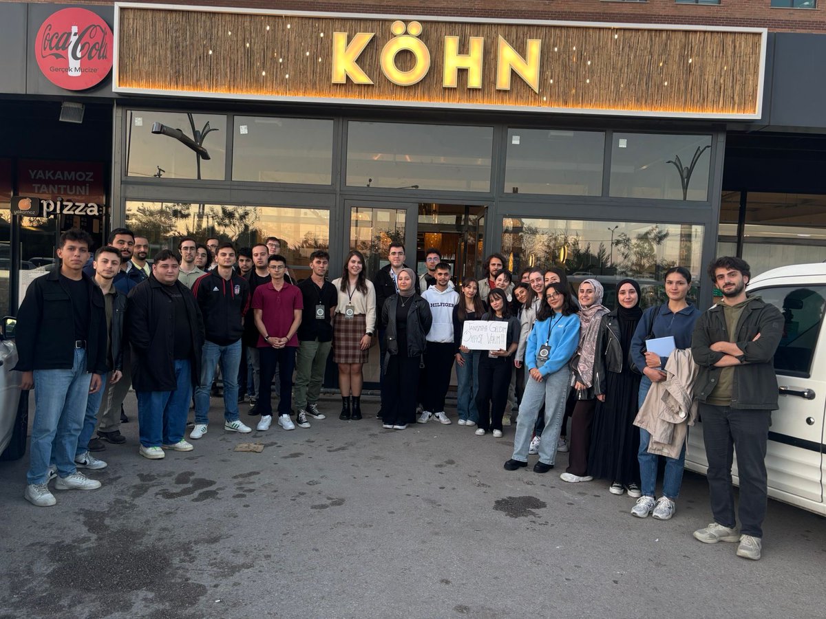 kousfk's tweet photo. 26 Ekim Cumartesi günü Siyaset Felsefesi Kulübü olarak yeni üyelerimizle KÖHN Cafe’de tanışma toplantımızı gerçekleştirdik. Bizimle eğlenen, bizi tanımak isteyen ve emeği geçen bütün üyelerimize teşekkürlerimizi sunarız https://t.co/jOrzjMxCNk