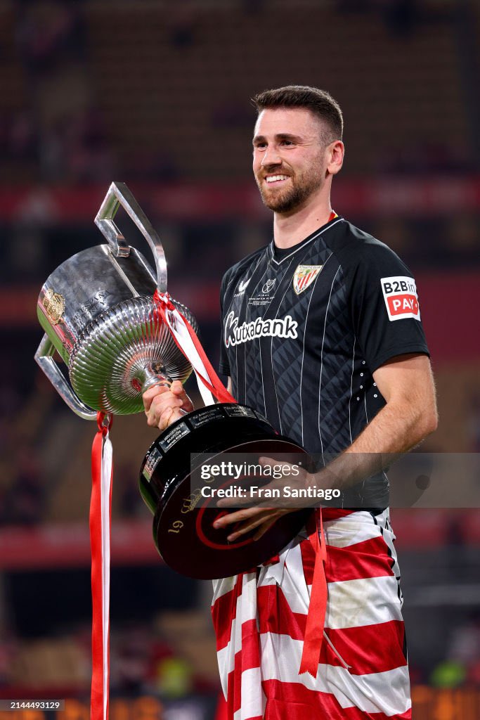 JuanRaUG's tweet photo. #UnaiSimón ganó con club y selección …. Y nunca tuvo problemas de FairPlay….
Si es que estamos usando la lógica que estamos aplicando a los premios
#BallonDor #TropheYachine https://t.co/baxAuHCJk8