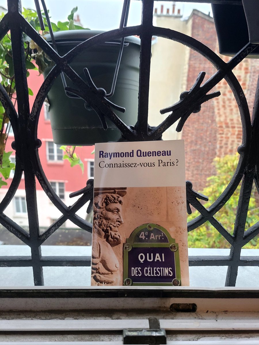 De passage à Paname.
#twoulipo : coucou <a href="/fred_cm1b/">𝔽𝕣𝕖𝕕 🍞 🚴 🗞 #JeSuisPaul</a> , tu connais sûrement ce bouquin sur le bout des doigts. J'apprends pleins d'anecdotes 😍