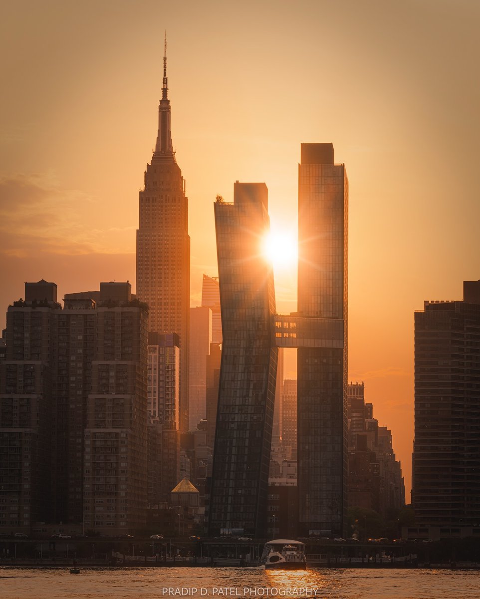 Empire State Building tweet media