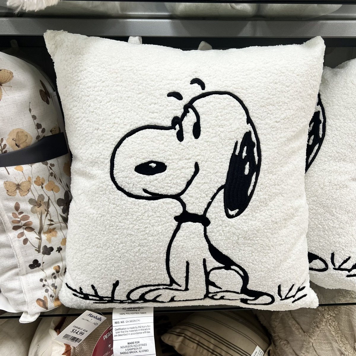 gir1genius's tweet photo. snoopy pillow https://t.co/x8tQ2bQCld