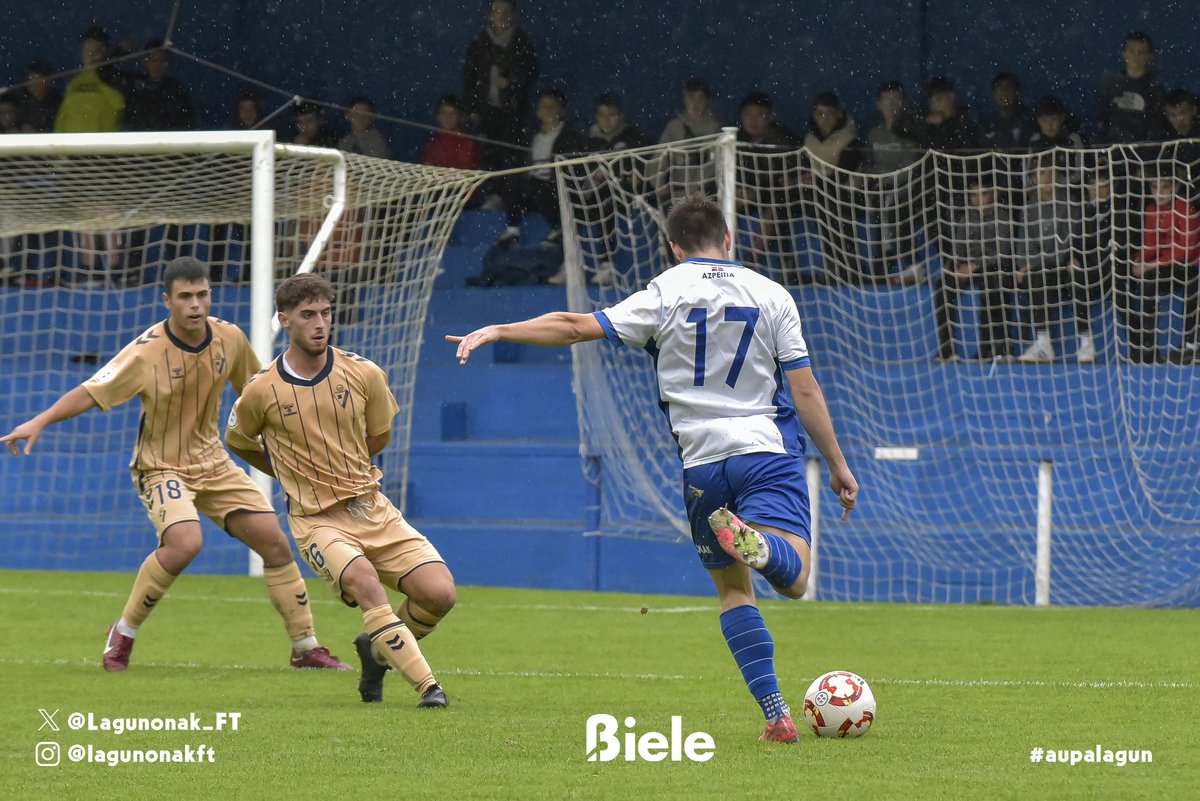 lagunonak_FT's tweet image. 📸⚽ Hemen duzue larunbatean Hirugarren Mailako mutilek jokatu zuten partida iruditan.

#laguneibar #lagunonak #aupalagun #azpeitia #terceraref #terceradivisión