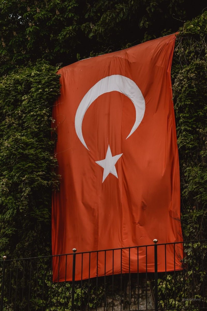 şah-ı gülistandan güzelsin güzel.