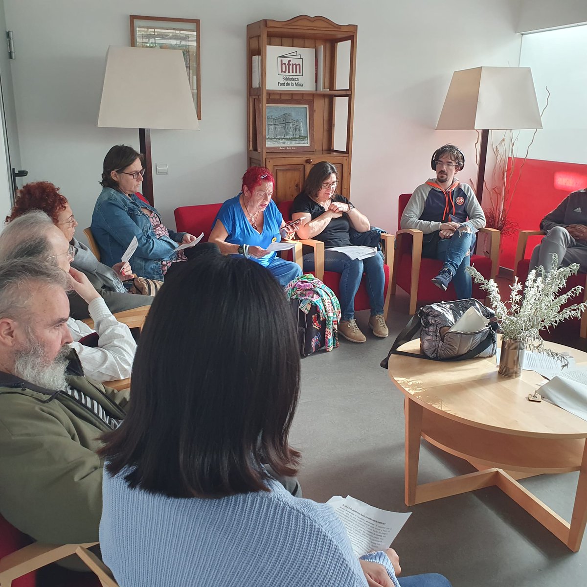 bibminasab's tweet image. Aquesta setmana passada ens van venir  a visitar els @AmicsHMar #parcfòrum #parcsalutmar de l'@hospitaldelmar i van fer la gravació del seu #pòdcast  de @cre.andopuentes2019 del programa #mitesillegendes, en aquest cas, dedicat a la tradició de la #castanyada i #hallowen 🌰🍠🎃