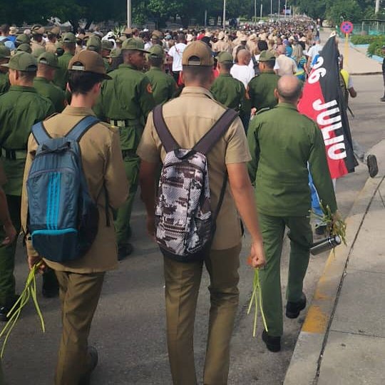 PartidoPCC's tweet photo. En multitudinaria marcha hasta el mar #ElPuebloDeCamilo rinde tributo al Héroe de Yaguajay en el aniversario 65 de su desaparición fisca.  

Se evidencia la afirmación del Comandante en Jefe de que:  "En el pueblo hay muchos Camilos" https://t.co/61CPrBGXrf