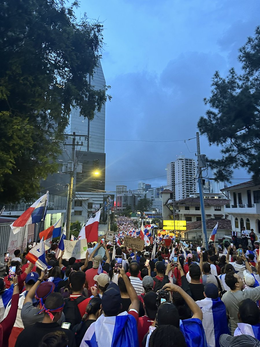 Hace un año estábamos un cuarto de millón de personas protestando en las calles. Hoy aún quieren seguir operando <a href="/Cobrepanama/">Minera Panama</a> no van.