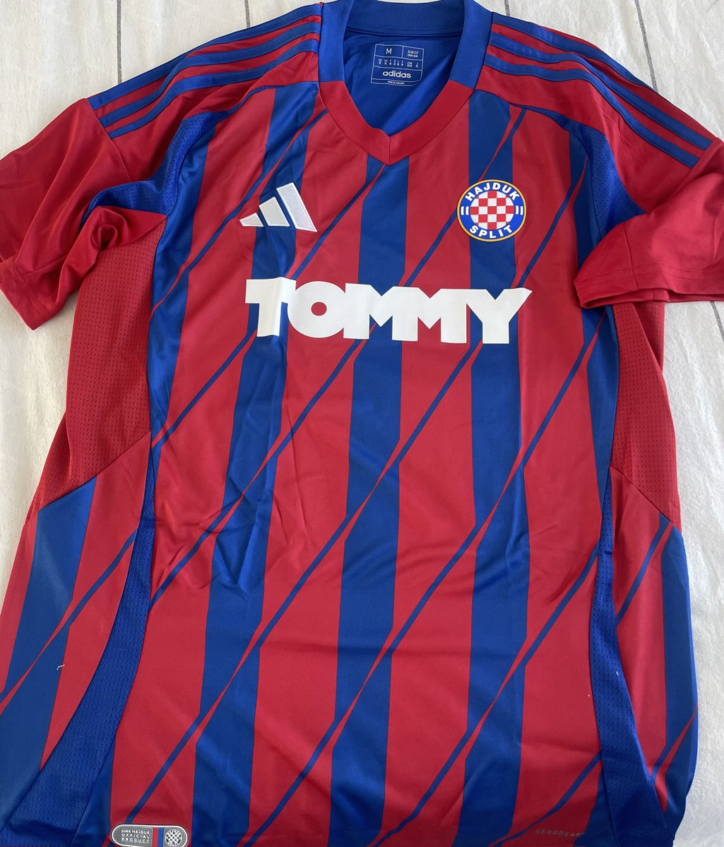 Bienvenida la camiseta azul y roja del <a href="/hajduk/">HNK Hajduk Split</a> a la colección azulgrana por el mundo <a href="/SanLorenzo/">San Lorenzo</a>
