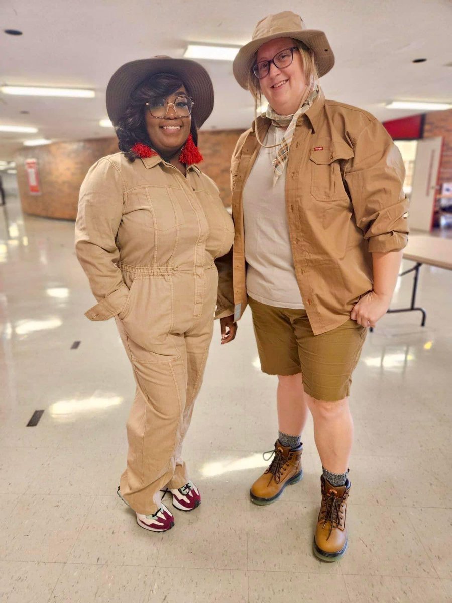 npmspanthers's tweet photo. Today, our 6th grade leaders became zookeepers and presented to our staff a thought-provoking book, "Shifting the Monkey." This insightful book provides strategies for managing responsibilities and improving team dynamics. #shiftingthemonkey @JMCSchools @suptking @DrShemon https://t.co/zwCUiakJ1k