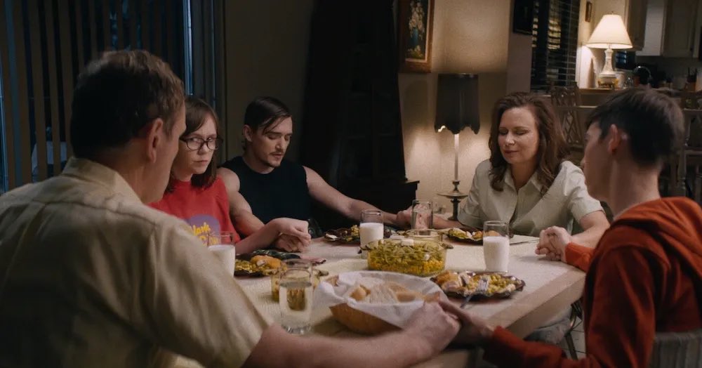 FilmUpdates's tweet photo. ‘DINNER IN AMERICA’ starring Kyle Gallner and Emily Skeggs is returning to select theaters in the US throughout the next few weeks.

Over 2 years after its initial theatrical release and 4 years since its Sundance debut. https://t.co/MkjrpXG0Bz