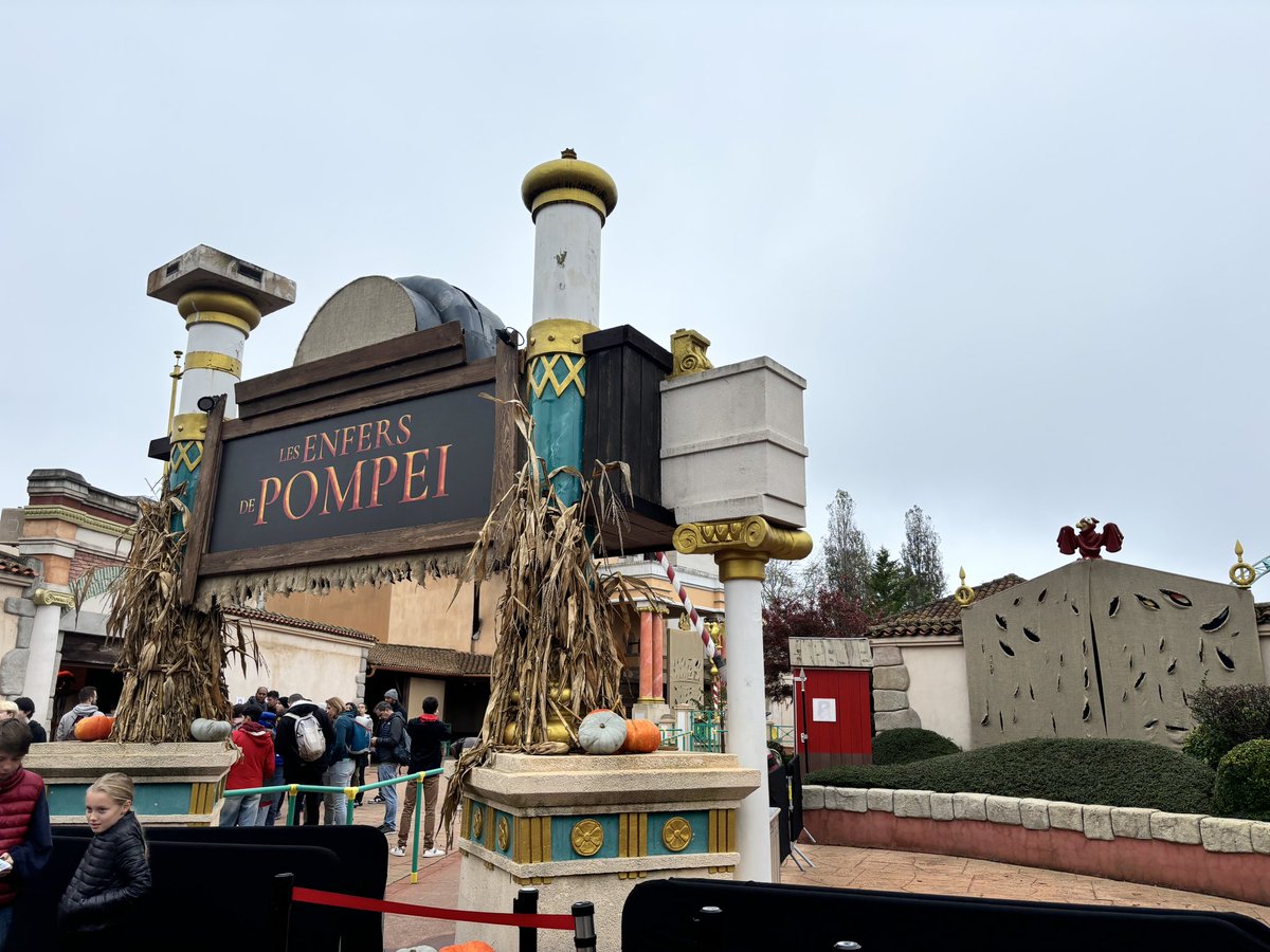 Très sympathique journée au <a href="/ParcAsterix/">Parc Astérix</a> avec les ados. Vos maisons hantées sont vraiment superbes!!! 😍
🎃 👻 
<a href="/ParcAsterixFans/">Parc Astérix Fans</a> <a href="/ParcAsterixActu/">Parc Astérix Actu</a>