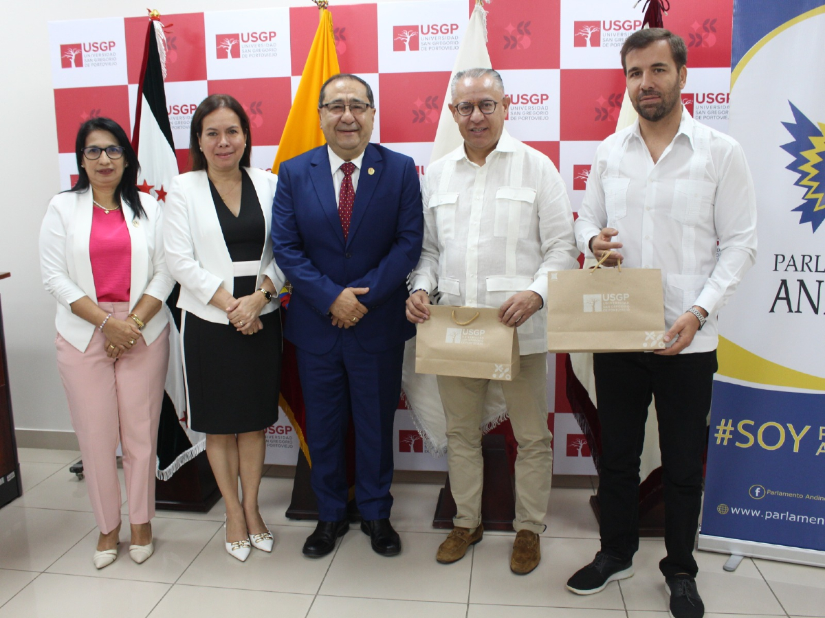 ¡Fortaleciendo lazos académicos! 🤝

La #USGP se une a la Red Andina de Universidades Acreditadas del Parlamento Andino, reafirmando nuestro compromiso con la educación de calidad y la integración internacional. La firma del convenio estuvo a cargo del Rector, Dr. Jaime Alarcón
