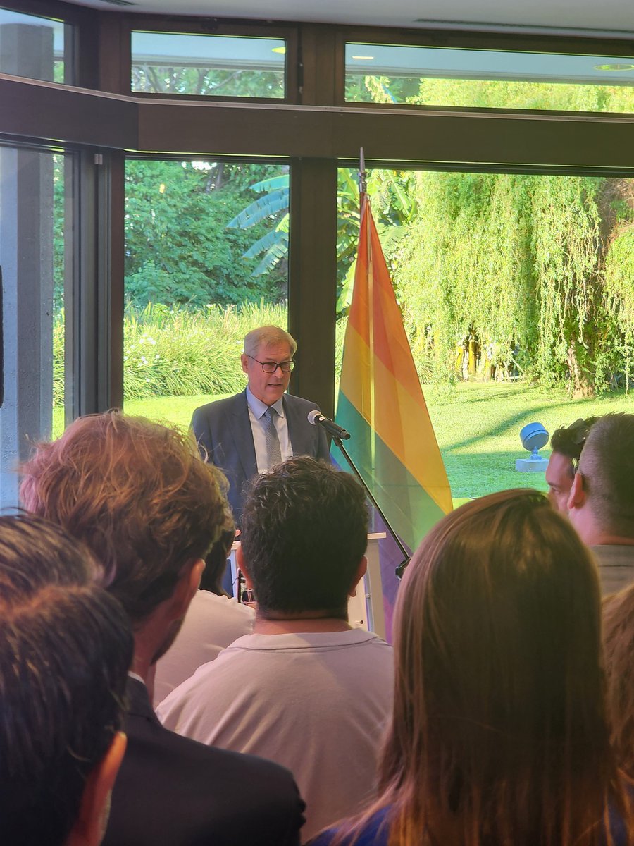 francotorchia_'s tweet photo. En un hecho inédito en la historia diplomática local, más de 30 embajadas con sede en la Argentina firman un documento en solidaridad con la población LGBTIQ+ de nuestro país días antes de la @MarchaOrgulloAR y  ante el crecimiento de la "la hostilidad".

https://t.co/oRNsyUKXOj https://t.co/WGceQpFBMV