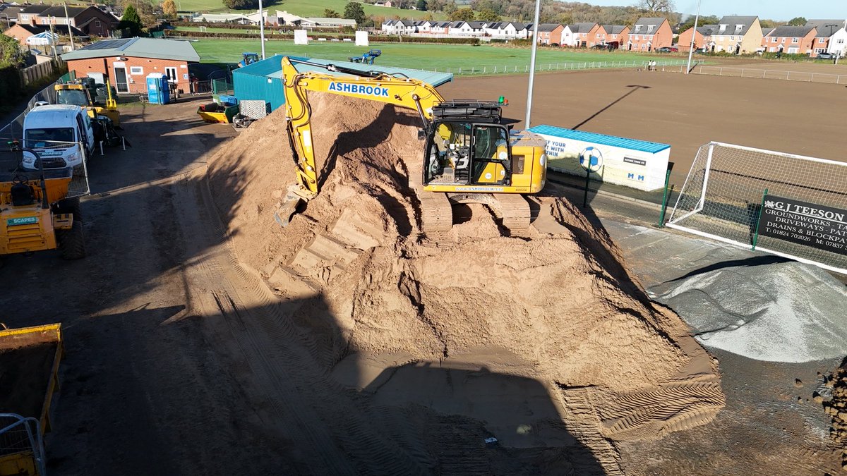 500 ton of sand ready to go down on pitch 1 👏⁦<a href="/Inscapesonline/">Inscapes</a>⁩ ⁦<a href="/CymruFdn/">Cymru Football Foundation</a>⁩ ⁦<a href="/GEOTurfConsult/">GEO Turf Consulting</a>⁩