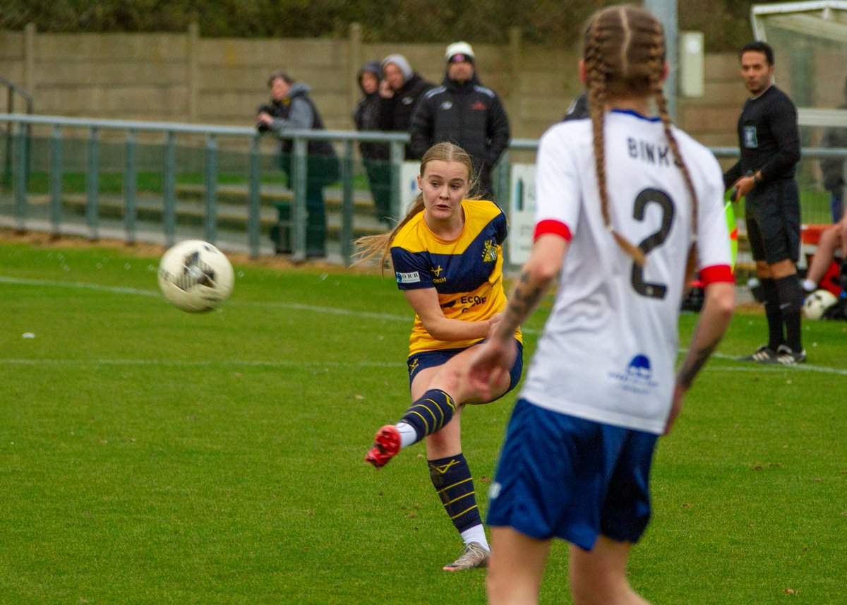 Shackski52's tweet photo. A few pics from @donnybelles away at @FyldeWomenFC. More on my Facebook page - Kay Shackleton Photography https://t.co/V3h7UnnSSC