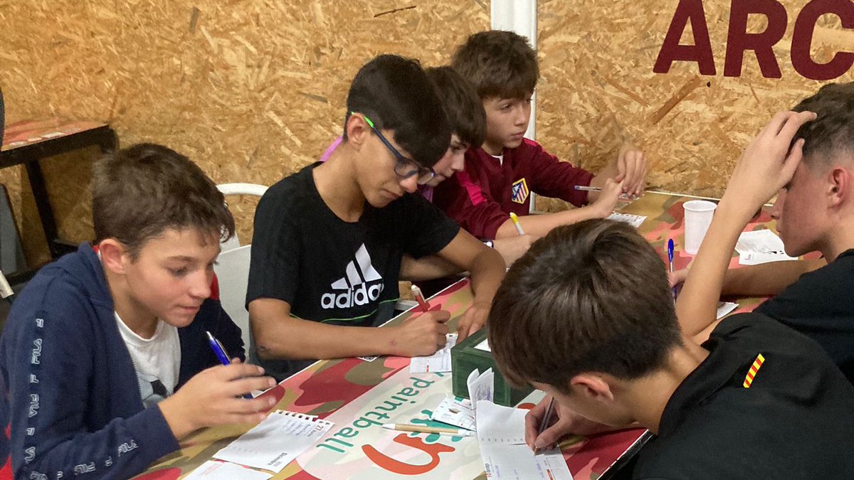 CDParquesol's tweet photo. 🎉 ¡Jornada diferente y divertida! El 𝑰𝑵𝑭𝑨𝑵𝑻𝑰𝑳 𝑨 se alejó de los terrenos de juego para hacer dinámica de grupo tras cosechar una nueva victoria liguera

✌️ Los de @pabloasis7 se merecían un descanso y qué mejor manera de hacerlo que desconectando del fútbol por un día https://t.co/ADBZtq83N5
