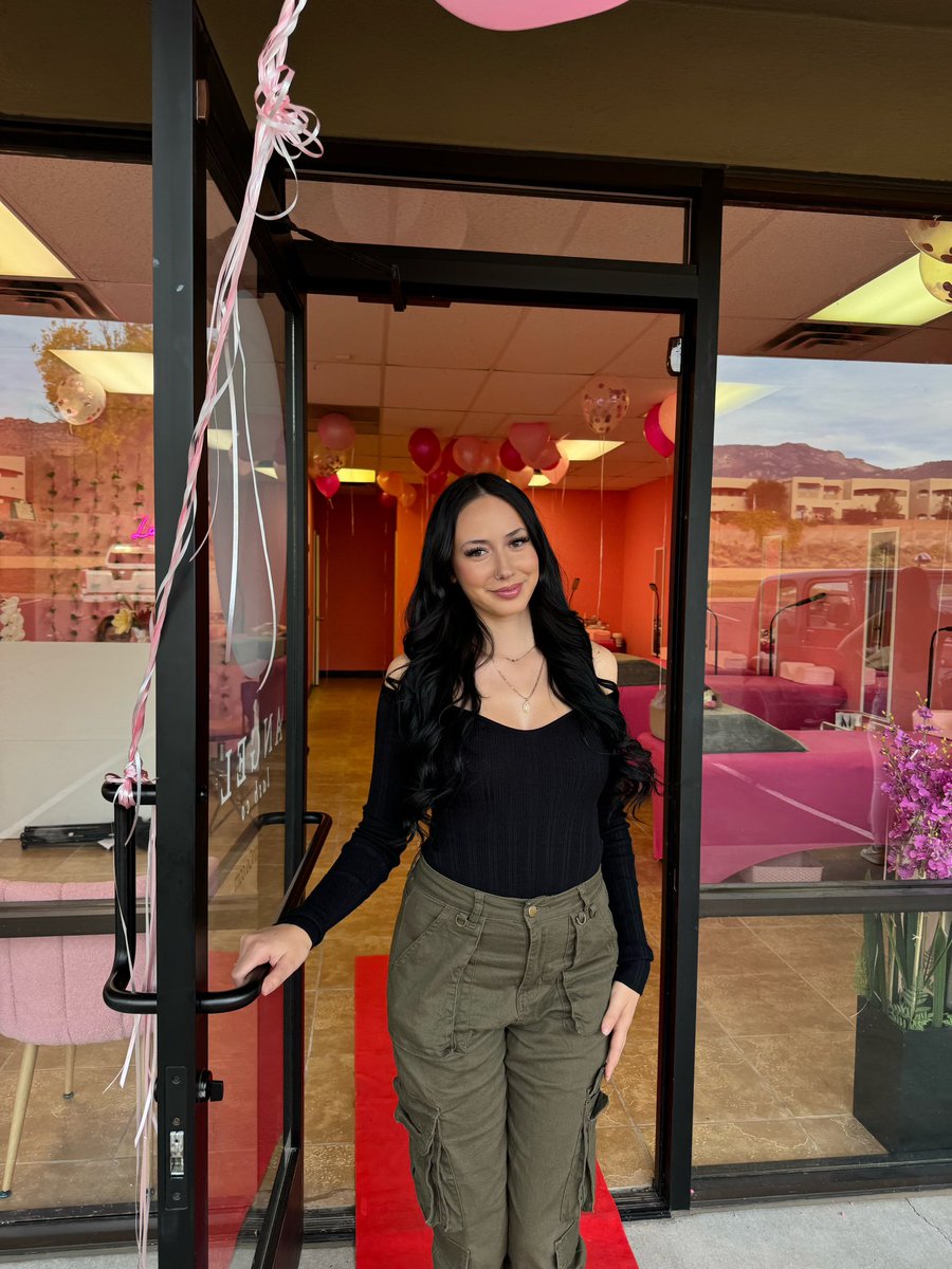 angiee_rea's tweet photo. grand opening🩷 https://t.co/omb2IaoMzI