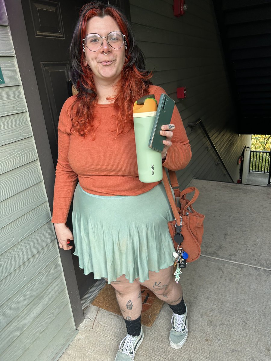 literallgarbage's tweet image. i hate gay halloween what do you mean you’re dressed up as your owala