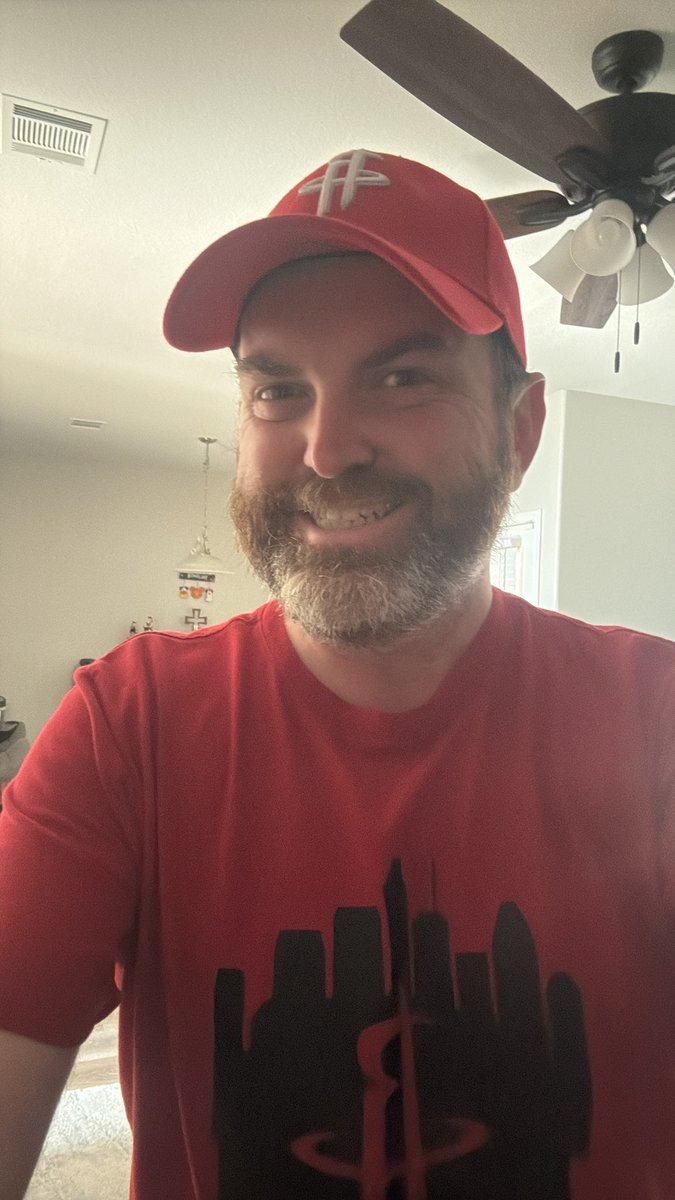 jalves_82's tweet photo. Getting ready for Rockets Basketball tonight vs Spurs!! 

#GOROCKETSGO
#NOSPURSNO 

#HoustonRockets https://t.co/rboiZsVWvw