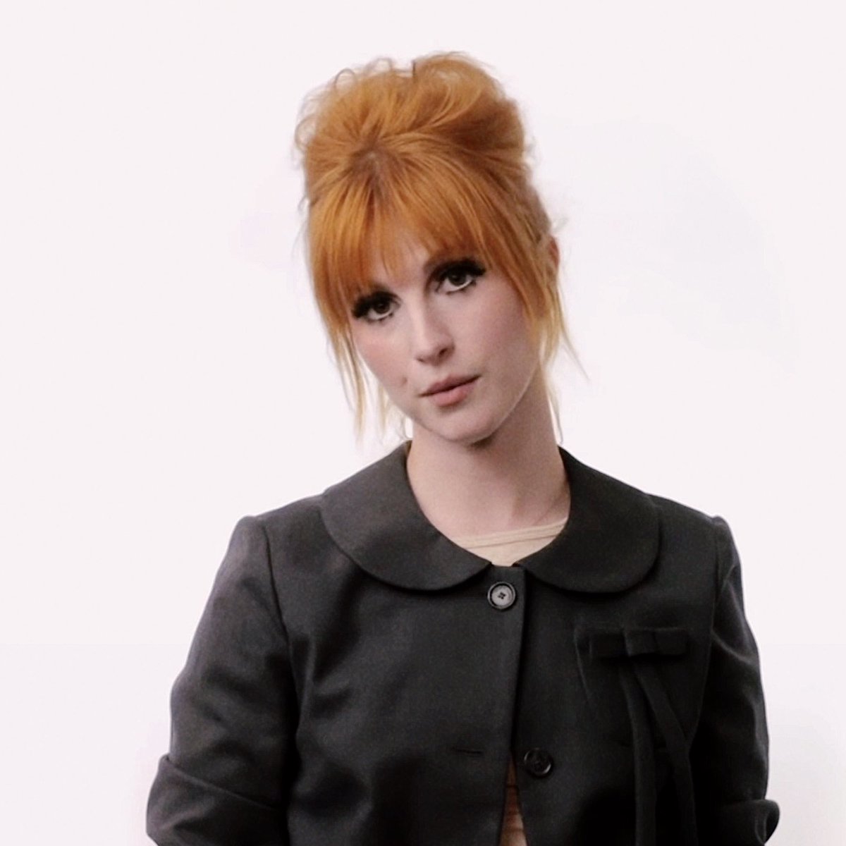 crystalforarmor's tweet photo. hayley williams for NBC’s “My Generation” series 🧡 https://t.co/DQU9RwX7TP