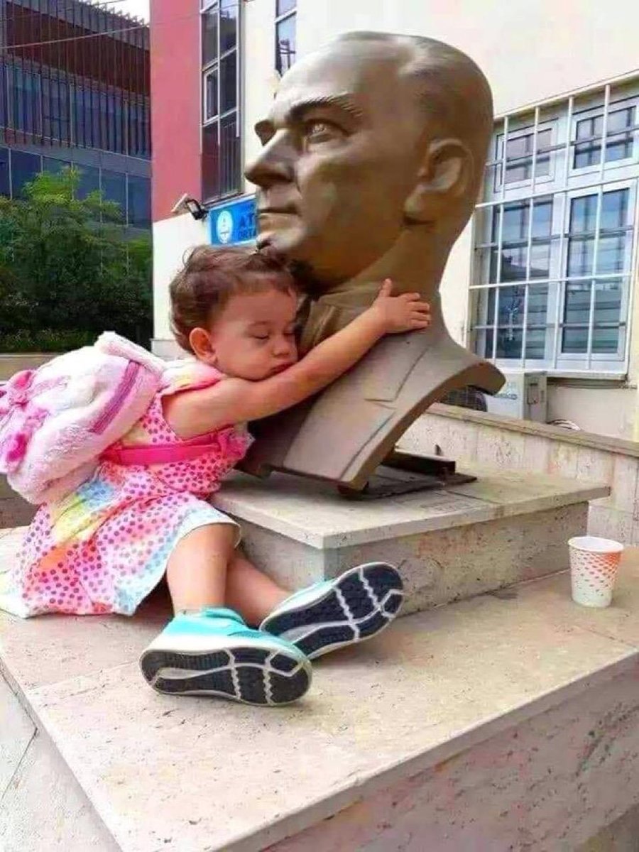 mustinetnet's tweet photo. Çocuklarımız hep izinde olup, her daim sana sarılacak Atam!  #29EkimCumhuriyetBayramı'mız kutlu olsun! 🇹🇷 ❤️ https://t.co/HGcwRKkdRZ