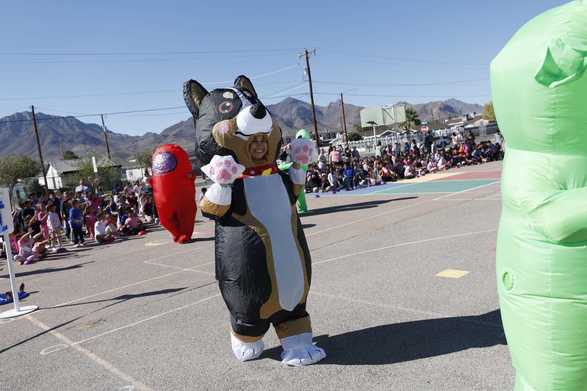 ELPASO_ISD's tweet photo. Several teachers at @SunriseMtnEPISD launched Red Ribbon Week with an exciting twist: a race against drugs! But this was no ordinary race—educators  took on the challenge in inflatable costumes!🏃‍♂️🏃‍♀️💨 https://t.co/7OuMfLDnJb
