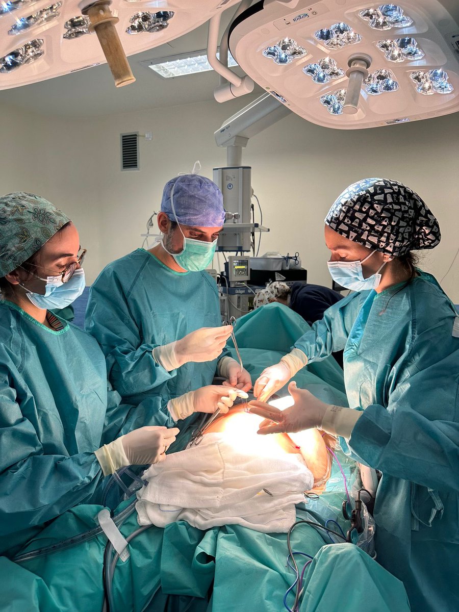 Un placer poder acudir al <a href="/Urosofia1/">Urología Hospital Infanta Sofía</a> para realizar un esfinter femenino laparoscopico con <a href="/Sgallegouro/">Lola Sanchez Gallego</a>.

Gran solución con baja morbilidad para mujeres con incontinencia severa.

Gracias <a href="/jmmorenag/">Jose Manuel de la Morena</a> por la invitación.

<a href="/HUReyJuanCarlos/">Hosp.Rey Juan Carlos</a> 
<a href="/MiguelSEncinas/">Miguel S. Encinas</a> 
<a href="/EndoLapRobAEU/">Lit/Endo/Lap/Rob AEU</a> 
<a href="/sinug_org/">SINUG</a>