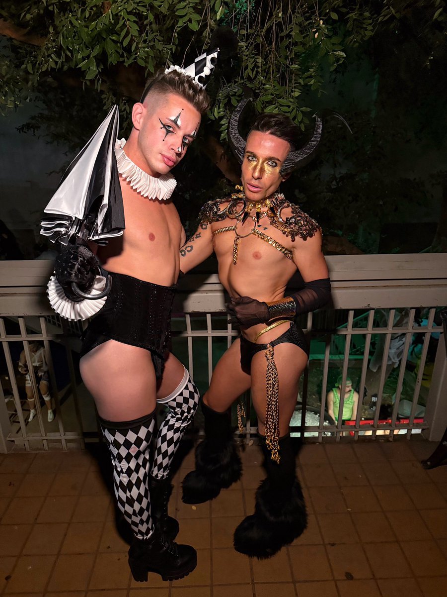 quinnbottoms's tweet photo. Slayed this weekend with @tinytwinkxoxo 😈🔥 https://t.co/dTcgA2dNwj