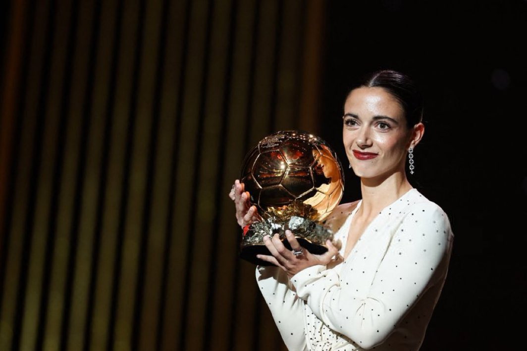 andreaSeguraS's tweet photo. Segundo Balón de Oro para Aitana Bonmatí. Lo ganó todo con el Barça y apareció en los momentos clave de la temporada —gol incluido en la final de la Champions—. Verla jugar es un privilegio. Talento y un esfuerzo inenarrable. https://t.co/f0svqhH9Ar