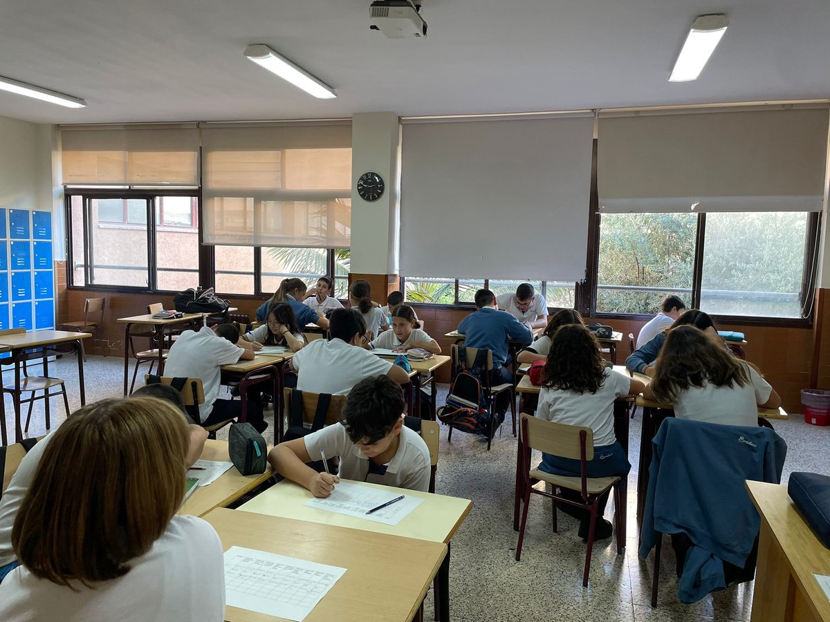 Des de la matèria de llengua anglesa treballem de valent. Els alumnes de 1r d’ESO practiquen la gramàtica amb el joc d’speed dating. Aprenem divertint-nos! 

#auténticos #autèntics #ConsolaciónEduca #ConsolacióEduca #FamiliaConsolación
