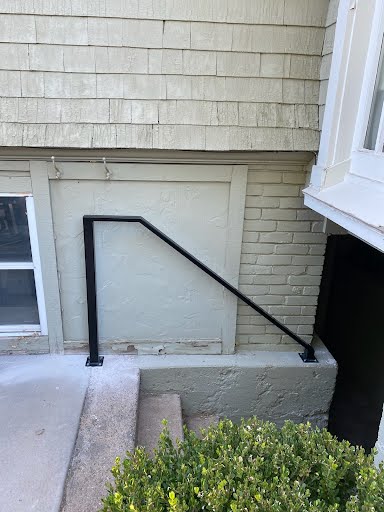 WesternFenceUT's tweet image. Simply Modern ✨

Check out this simple, yet modern railing we custom fabricated and installed for one of our residential customers! The cold, wet, and slippery weather is just right around the corner so we got it done at the perfect time!

westernfenceco.com/contact/

#CustomRailing