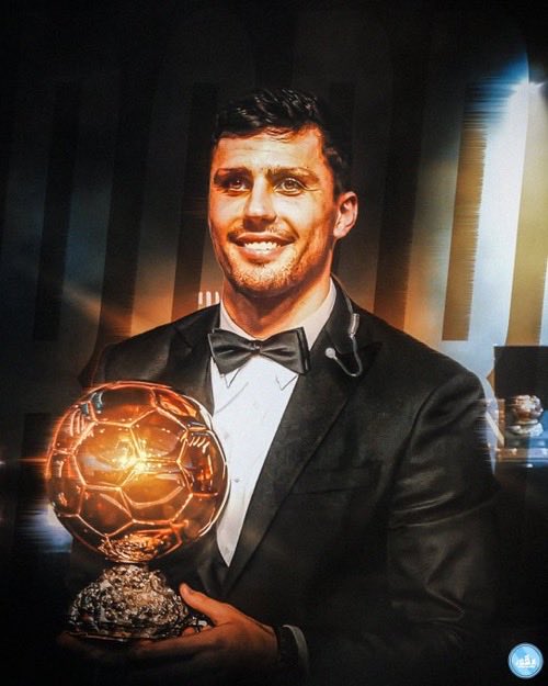 🌕 𝑶𝑭𝑭𝑰𝑪𝑰𝑬𝑳 !!! 

𝑹𝑶𝑫𝑹𝑰 𝑬𝑺𝑻 𝑳𝑬 𝑩𝑨𝑳𝑳𝑶𝑵 𝑫’𝑶𝑹 2024 !!! 

𝗜𝗟 𝗗𝗘𝗩𝗜𝗘𝗡𝗧 𝗟𝗘 𝗣𝗥𝗘𝗠𝗜𝗘𝗥 𝗝𝗢𝗨𝗘𝗨𝗥 𝗗𝗘 𝗟’𝗛𝗜𝗦𝗧𝗢𝗜𝗥𝗘 𝗗𝗘 <a href="/ManCity/">Manchester City</a> 𝗔̀ 𝗥𝗘𝗠𝗣𝗢𝗥𝗧𝗘𝗥 𝗖𝗘 𝗧𝗥𝗢𝗣𝗛𝗘́𝗘 𝗣𝗥𝗘𝗦𝗧𝗜𝗚𝗜𝗘𝗨𝗫. WoW 💫🤩

#BallonDor 

🎨 <a href="/AnthoVA91/">ANTHO CHAMPION D’EUROPE 🇨🇷</a>