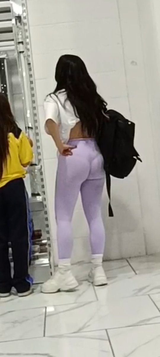 21assfan's tweet photo. En vivo se veia riquísima 

#candid #creppshot #ass #encoxada https://t.co/6pgeVbJ363