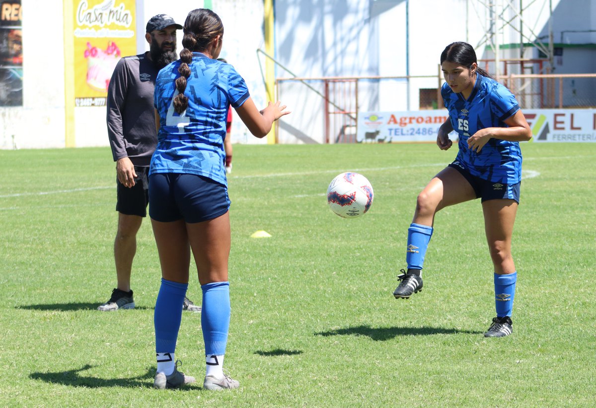 La Selecta (@laselecta_slv) on Twitter photo ⚽🇸🇻 | Partido de Preparación ✅
La Selección Femenina Sub-17 disputó un juego de entrenamiento contra <a href="/ADIMetapanSV/">A.D. Isidro Metapán</a>, logrando una victoria de 0-3 a favor de la Azulita.
Goleadoras:
•Maya Burguer ⚽⚽
•Ava Rodríguez ⚽
#ElSalvador #LaSelectaFemeninaSub17 ⚽🇸🇻 | Partido de Preparación ✅
La Selección Femenina Sub-17 disputó un juego de entrenamiento contra <a href="/ADIMetapanSV/">A.D. Isidro Metapán</a>, logrando una victoria de 0-3 a favor de la Azulita.
Goleadoras:
•Maya Burguer ⚽⚽
•Ava Rodríguez ⚽
#ElSalvador #LaSelectaFemeninaSub17