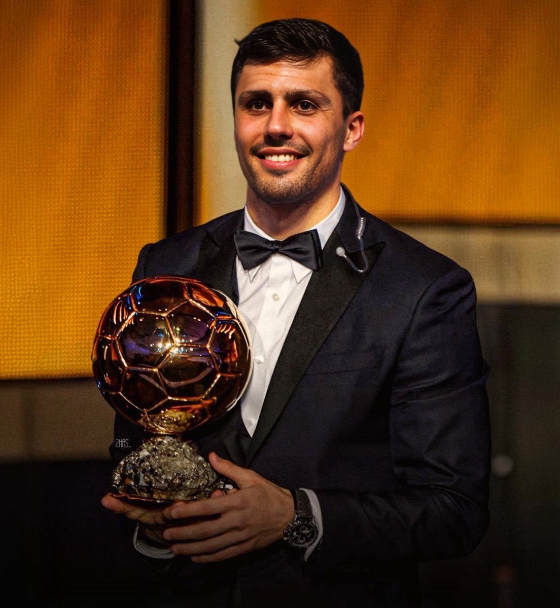 FerElTomatxAzul's tweet photo. LEYENDA DEL FÚTBOL 

EL FÚTBOL LLORA DE ALEGRÍA 

NOS QUISIERON ARREBATAR ESTE DEPORTE, PISARLO Y MANCHARLO

PERO HEMOS GANADO, HEMOS VENCIDO AL MAL. 

HOY EMPIEZA UNA NUEVA ERA. NACE UNA LUZ QUE GUIARÁ A LOS NIÑOS E ILUMINARÁ EL FUTURO 

🇪🇸🇪🇸🇪🇸🇪🇸🇪🇸🇪🇸🇪🇸🇪🇸🇪🇸🇪🇸🇪🇸

Gracias, Rodrigo. https://t.co/SscBx9Bc7o