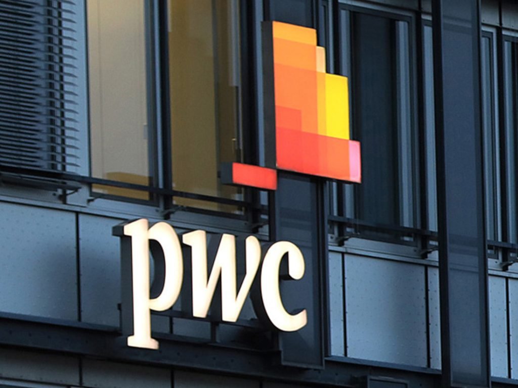 HealthBuzz_Fin's tweet photo. According to PwC, unicorn valuations are up 10% this year! Strong economic recovery and AI excitement are driving private companies back into growth mode.
#UnicornValuations #AI #PrivateEquity #PwC #VentureGrowth https://t.co/NISYrlJGQi