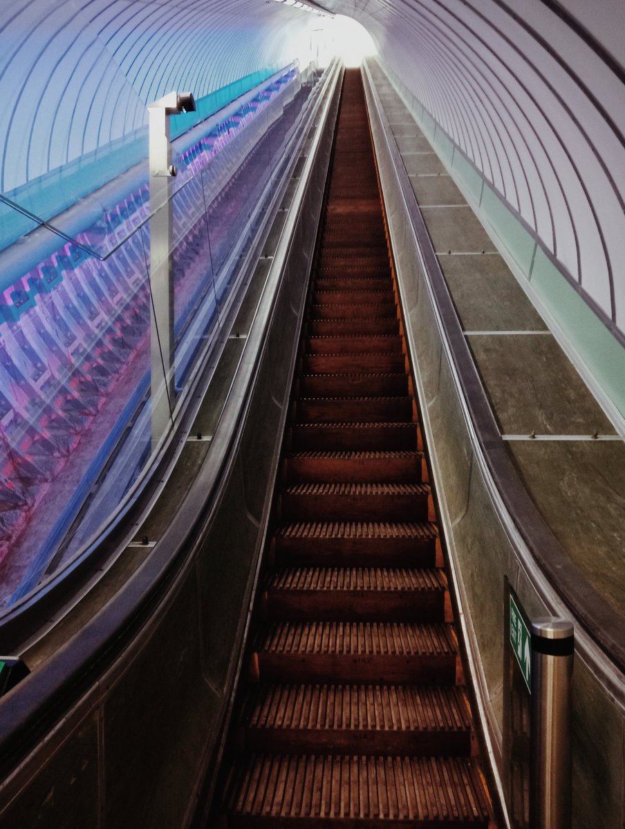jphf123456's tweet photo. Tyne pedestrian and cycle tunnel. Tyne and Wear, NE England. https://t.co/T8xxlpG1w0