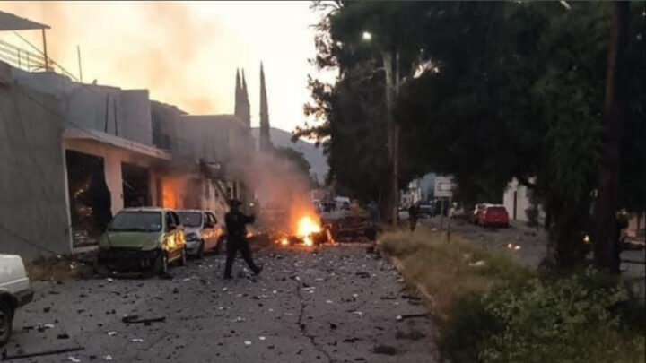 ADNQro's tweet image. #México Gobierno de #Guanajuato entrega apoyos a familias y comercios afectados por #explosiones de Acámbaro y Jerécuaro

En ambos hechos, más de 60 viviendas y casi 30 comercios resultaron afectadas.
👉 adninformativo.mx/gobierno-de-gu…