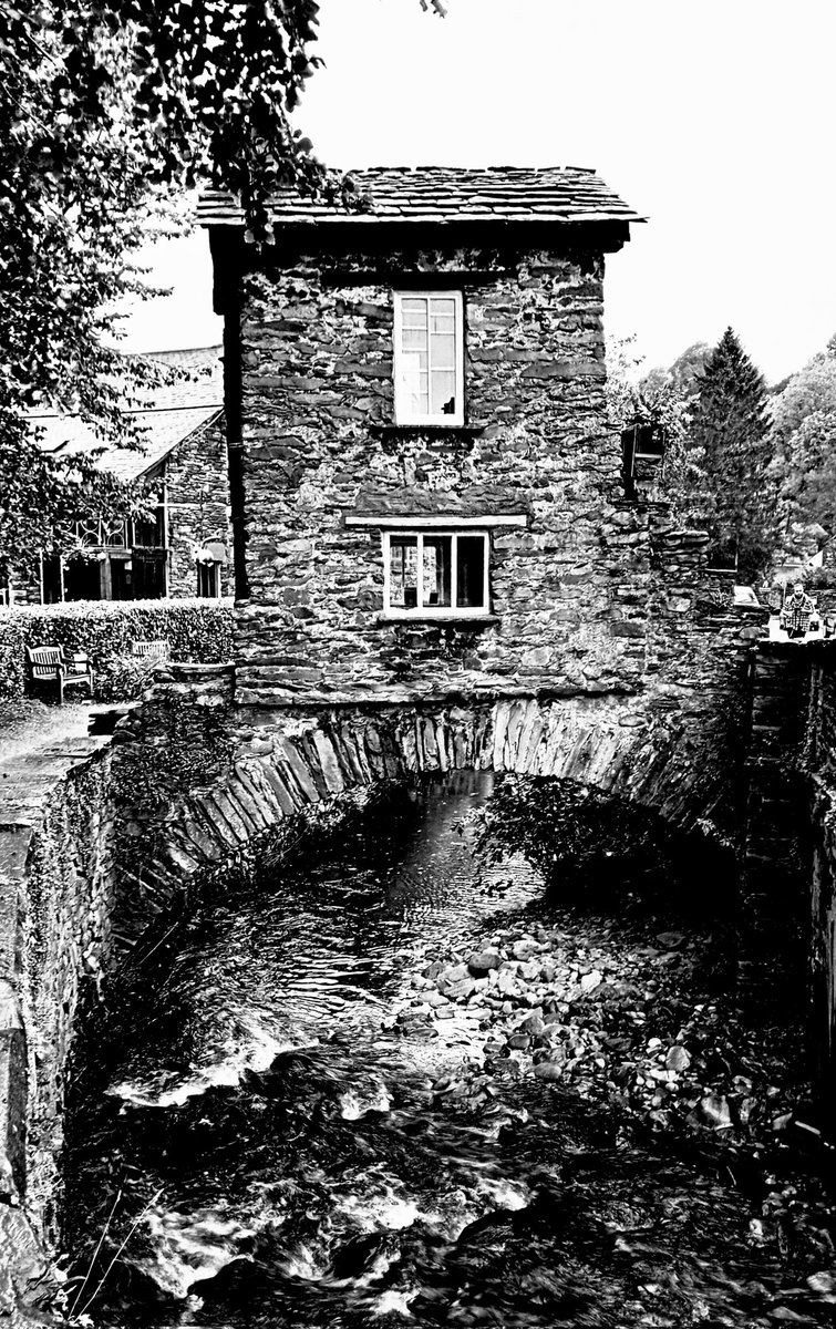 jphf123456's tweet photo. Bridge House, Ambleside, English Lake District. https://t.co/td6v6fiFPM