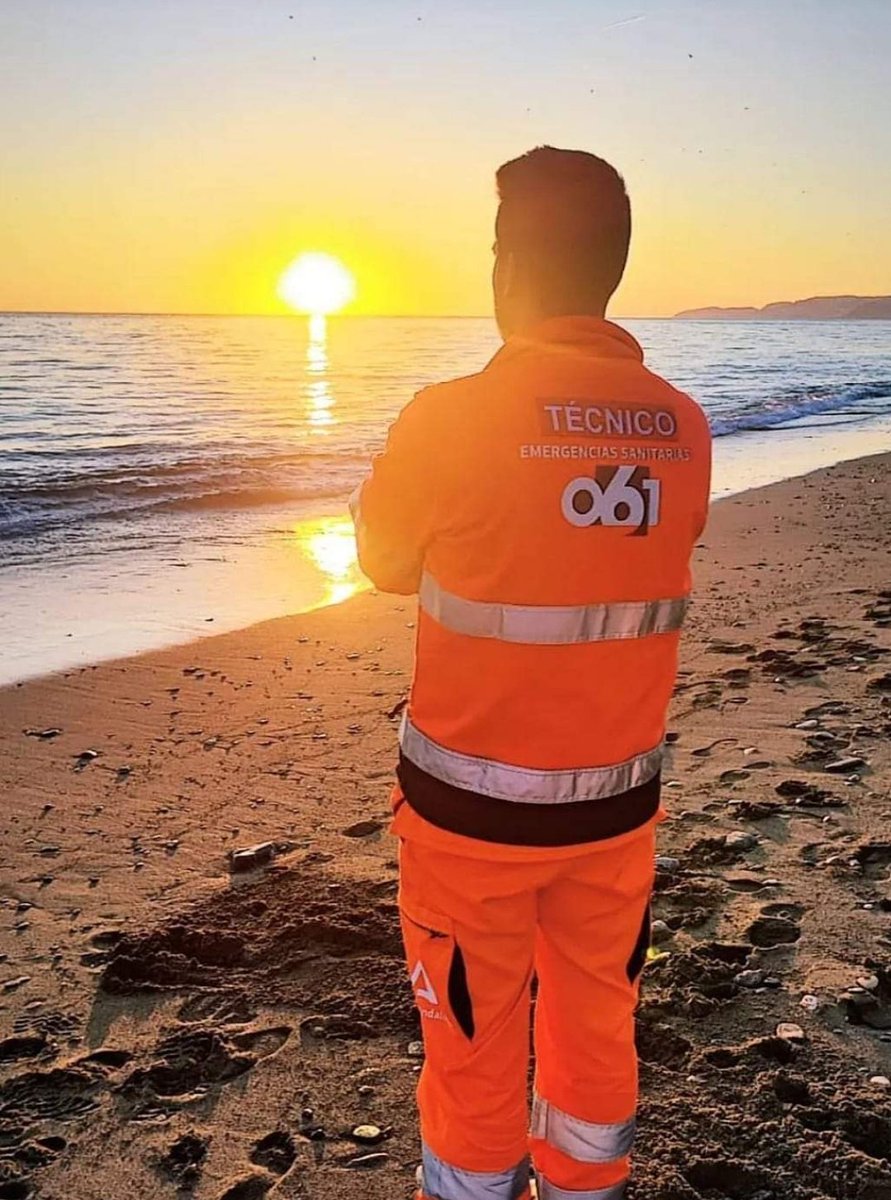 Mañana hará 17 años que se publicó el Real Decreto 1397/2007, de 29 de octubre, por el que se establece el título de Técnico en Emergencias Sanitarias y se fijan sus enseñanzas mínimas. No fue fácil y valió la pena. Hoy el #TES es una figura esencial e insustituible de cualquier