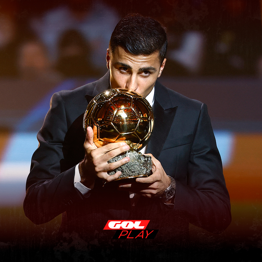 ⭐ 𝐁𝐀𝐋Ó𝐍 𝐃𝐄 𝐎𝐑𝐎 ⭐

✨ 𝗥𝗼𝗱𝗿𝗶 se lleva al Balón de Oro 2024 y se convierte en el segundo futbolista español en levantar el premio 

#BallonDor