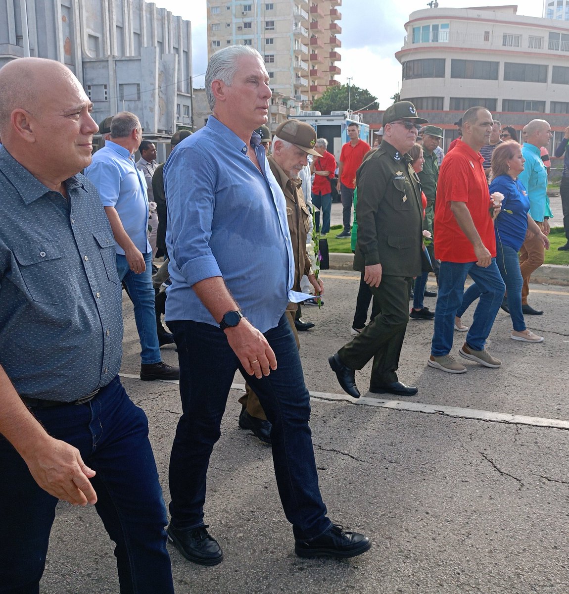 Una vez más, <a href="/DiazCanelB/">Miguel Díaz-Canel Bermúdez</a> marchando al frente de su pueblo. #Cuba #CDRCuba #ElPuebloDeCamilo #UnidosXCuba
