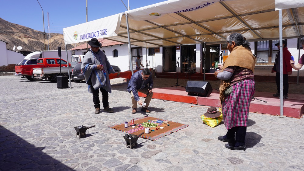 Lanzamos en #Putre nuestro libro "Explorando en lago Chungará: un vínculo biocultural entre el ecosistema y sus comunidades"
Noticia completa👉n9.cl/q4hfq